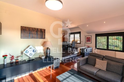Сasa de 6 dormitorios en venta en Barcelona, Cataluña, Spain № 5371 - foto 3