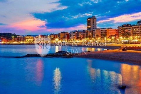 Propiedad comercial de 3 dormitorios en venta en Lloret de Mar, Gerona, Cataluña, Spain № 6725