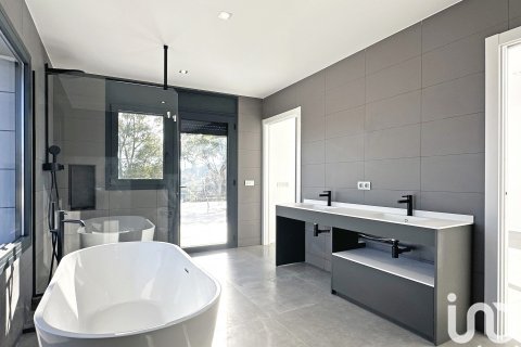 Сasa de 5 dormitorios en venta en Sant Esteve Sesrovires, Barcelona, Cataluña, Spain № 7575 - foto 11