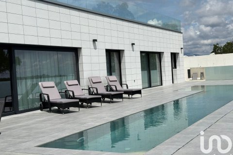 Сasa de 5 dormitorios en venta en Sant Esteve Sesrovires, Barcelona, Cataluña, Spain № 7575