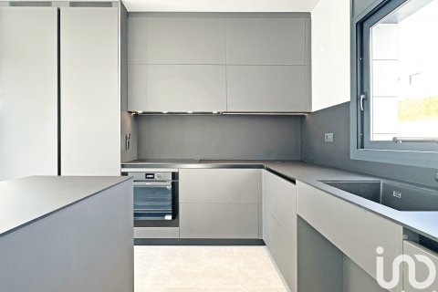 Сasa de 5 dormitorios en venta en Sant Esteve Sesrovires, Barcelona, Cataluña, Spain № 7575 - foto 4