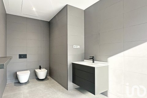 Сasa de 5 dormitorios en venta en Sant Esteve Sesrovires, Barcelona, Cataluña, Spain № 7575 - foto 7