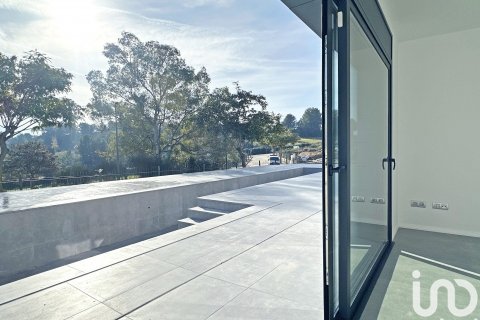 Сasa de 5 dormitorios en venta en Sant Esteve Sesrovires, Barcelona, Cataluña, Spain № 7575 - foto 13