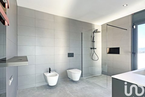 Сasa de 5 dormitorios en venta en Sant Esteve Sesrovires, Barcelona, Cataluña, Spain № 7575 - foto 18