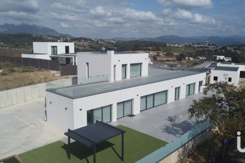 Сasa de 5 dormitorios en venta en Sant Esteve Sesrovires, Barcelona, Cataluña, Spain № 7575 - foto 2