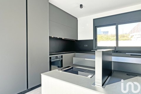 Сasa de 5 dormitorios en venta en Sant Esteve Sesrovires, Barcelona, Cataluña, Spain № 7575 - foto 5