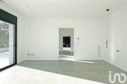 Сasa de 5 dormitorios en venta en Sant Esteve Sesrovires, Barcelona, Cataluña, Spain № 7575 - foto 10