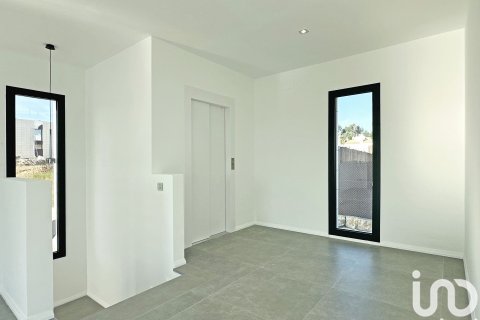 Сasa de 5 dormitorios en venta en Sant Esteve Sesrovires, Barcelona, Cataluña, Spain № 7575 - foto 15