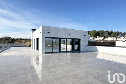 Сasa de 5 dormitorios en venta en Sant Esteve Sesrovires, Barcelona, Cataluña, Spain № 7575 - foto 20
