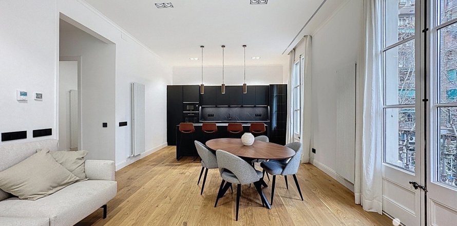 3 bedrooms apartment for sale in Barcelona, Catalonia, Spain № 7573