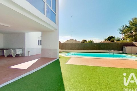 Сasa de 4 dormitorios en alquiler en Roda de Berà, Tarragona, Cataluña, Spain № 7577 - foto 6