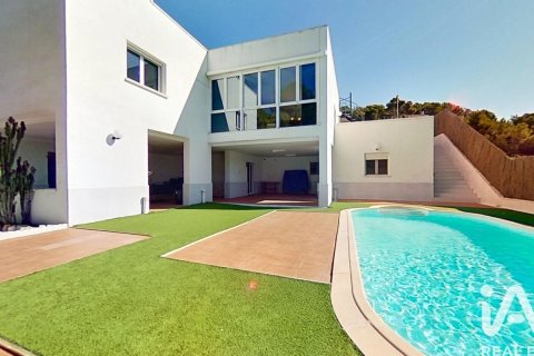 Сasa de 4 dormitorios en alquiler en Roda de Berà, Tarragona, Cataluña, Spain № 7577 - foto 3