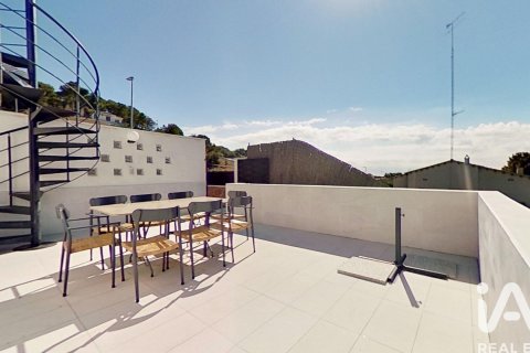 Сasa de 4 dormitorios en alquiler en Roda de Berà, Tarragona, Cataluña, Spain № 7577 - foto 10