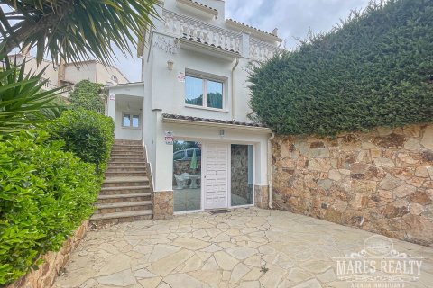 Villa de 4 dormitorios en venta en Lloret de Mar, Gerona, Cataluña, Spain № 3083 - foto 2