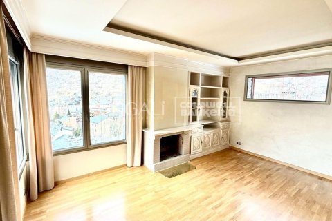 Villa de 6 dormitorios en alquiler en Principado De Andorra (Ninguna Poblacion Tiene C.P.), Lérida, Cataluña, Spain № 5274 - foto 3