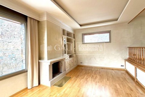 Villa de 6 dormitorios en alquiler en Principado De Andorra (Ninguna Poblacion Tiene C.P.), Lérida, Cataluña, Spain № 5274 - foto 4
