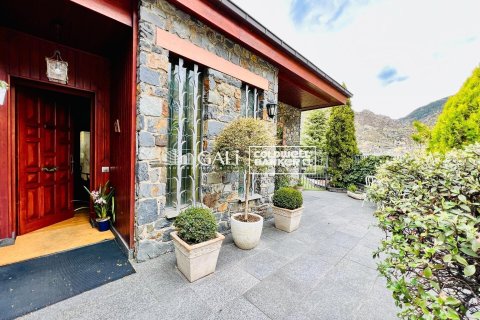 Villa de 6 dormitorios en alquiler en Principado De Andorra (Ninguna Poblacion Tiene C.P.), Lérida, Cataluña, Spain № 5274 - foto 6