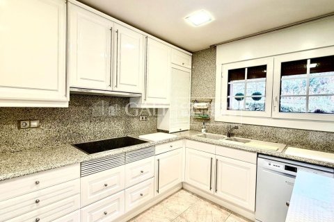 Villa de 6 dormitorios en alquiler en Principado De Andorra (Ninguna Poblacion Tiene C.P.), Lérida, Cataluña, Spain № 5274 - foto 13