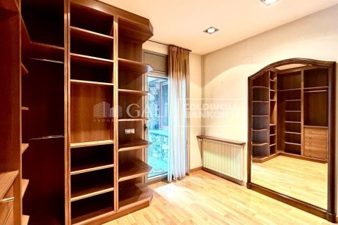 Villa de 6 dormitorios en alquiler en Principado De Andorra (Ninguna Poblacion Tiene C.P.), Lérida, Cataluña, Spain № 5274 - foto 21