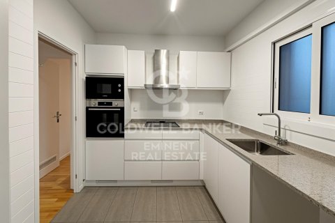 Apartamento de 2 dormitorios en venta en Barcelona, Cataluña, Spain № 5279 - foto 4