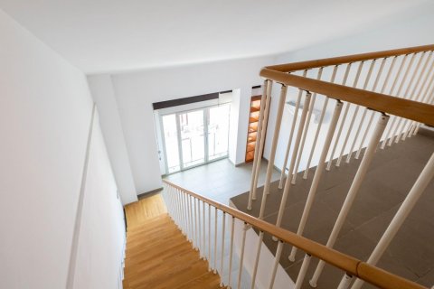Ático de 4 dormitorios en venta en Mataró, Barcelona, Cataluña, Spain № 2668 - foto 25