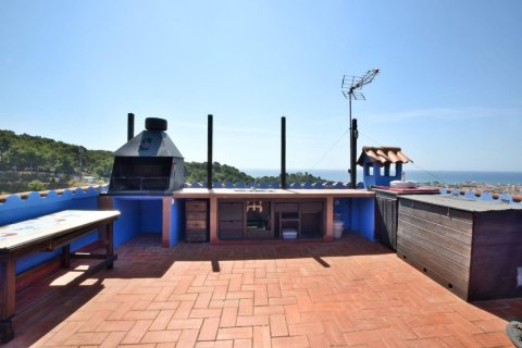 Сasa de 3 dormitorios en venta en Pineda de Mar, Barcelona, Cataluña, Spain № 2670 - foto 8
