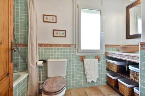 Сasa de 3 dormitorios en venta en Pineda de Mar, Barcelona, Cataluña, Spain № 2670 - foto 20