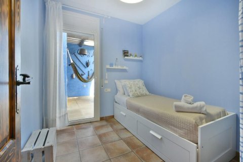 Сasa de 3 dormitorios en venta en Pineda de Mar, Barcelona, Cataluña, Spain № 2670 - foto 28