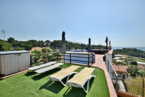 Сasa de 3 dormitorios en venta en Pineda de Mar, Barcelona, Cataluña, Spain № 2670