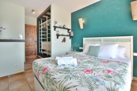 Сasa de 3 dormitorios en venta en Pineda de Mar, Barcelona, Cataluña, Spain № 2669 - foto 22