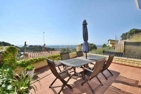 Сasa de 3 dormitorios en venta en Pineda de Mar, Barcelona, Cataluña, Spain № 2669 - foto 30