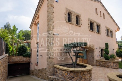Villa de 6 dormitorios en venta en Lloret de Mar, Gerona, Cataluña, Spain № 988 - foto 20