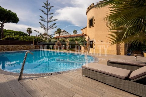 Villa de 6 dormitorios en venta en Lloret de Mar, Gerona, Cataluña, Spain № 988 - foto 15