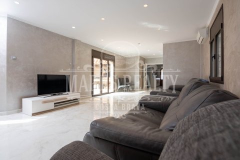 Villa de 6 dormitorios en venta en Lloret de Mar, Gerona, Cataluña, Spain № 988 - foto 8