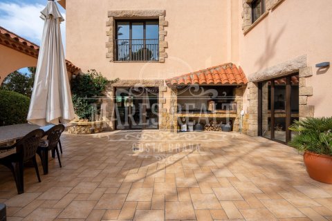 Villa de 6 dormitorios en venta en Lloret de Mar, Gerona, Cataluña, Spain № 988 - foto 19