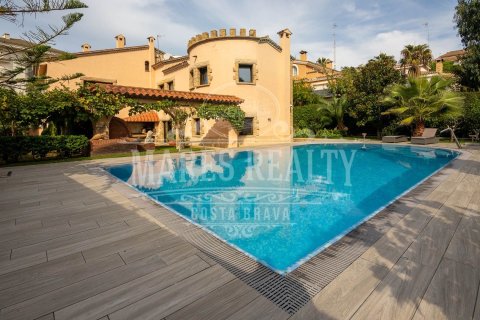 Villa de 6 dormitorios en venta en Lloret de Mar, Gerona, Cataluña, Spain № 988