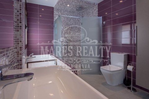 Villa de 6 dormitorios en venta en Lloret de Mar, Gerona, Cataluña, Spain № 988 - foto 11