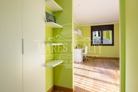 Villa de 6 dormitorios en venta en Lloret de Mar, Gerona, Cataluña, Spain № 988 - foto 12