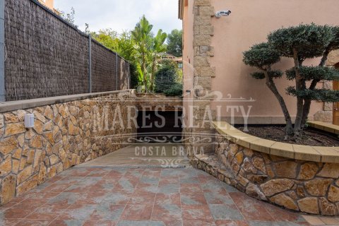 Villa de 6 dormitorios en venta en Lloret de Mar, Gerona, Cataluña, Spain № 988 - foto 13