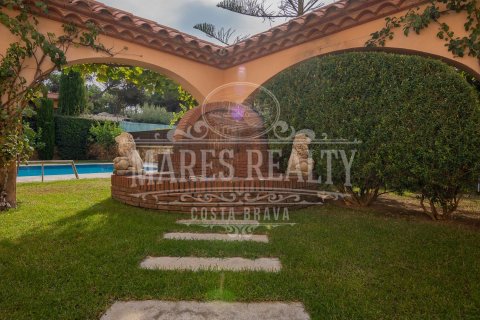 Villa de 6 dormitorios en venta en Lloret de Mar, Gerona, Cataluña, Spain № 988 - foto 17