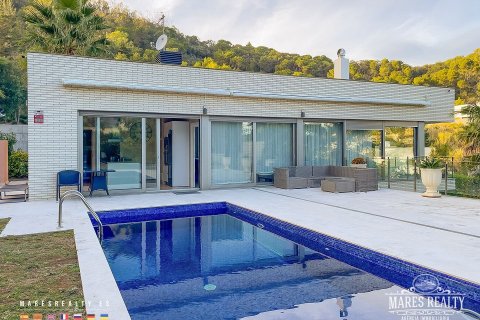 Villa de 4 dormitorios en venta en Blanes, Gerona, Cataluña, Spain № 983 - foto 2