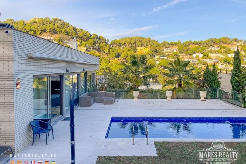 Villa de 4 dormitorios en venta en Blanes, Gerona, Cataluña, Spain № 983