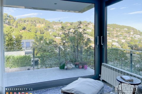 Villa de 4 dormitorios en venta en Blanes, Gerona, Cataluña, Spain № 983 - foto 9