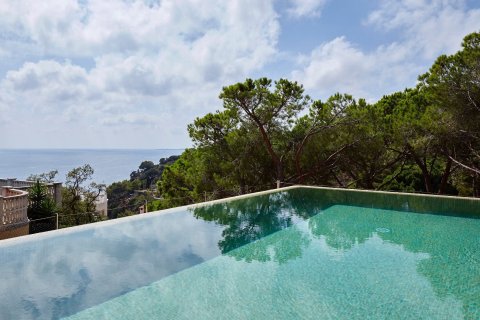 Villa de 4 dormitorios en venta en Lloret de Mar, Gerona, Cataluña, Spain № 986 - foto 18