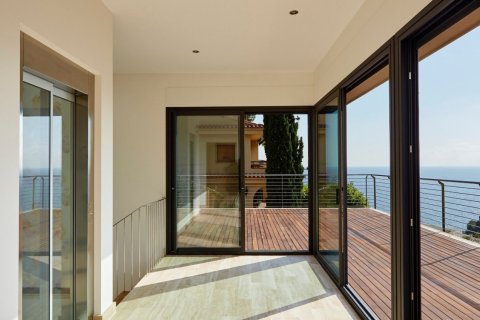 Villa de 4 dormitorios en venta en Lloret de Mar, Gerona, Cataluña, Spain № 986 - foto 7
