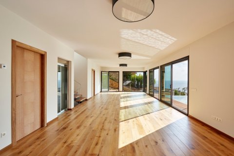 Villa de 4 dormitorios en venta en Lloret de Mar, Gerona, Cataluña, Spain № 986 - foto 14