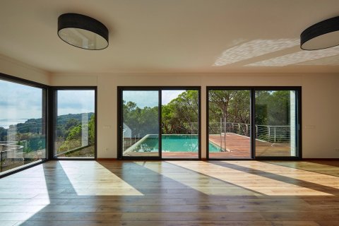 Villa de 4 dormitorios en venta en Lloret de Mar, Gerona, Cataluña, Spain № 986 - foto 15