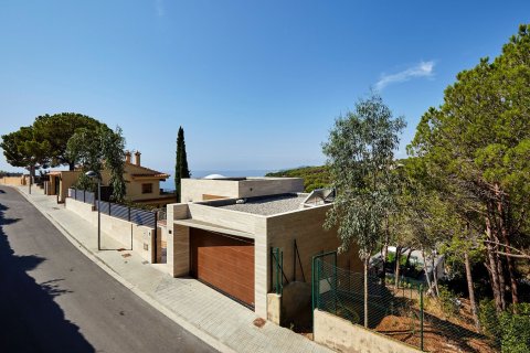Villa de 4 dormitorios en venta en Lloret de Mar, Gerona, Cataluña, Spain № 986 - foto 2