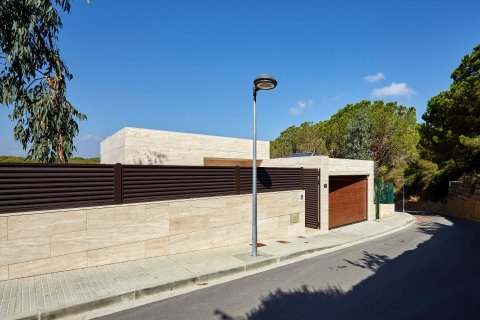 Villa de 4 dormitorios en venta en Lloret de Mar, Gerona, Cataluña, Spain № 986