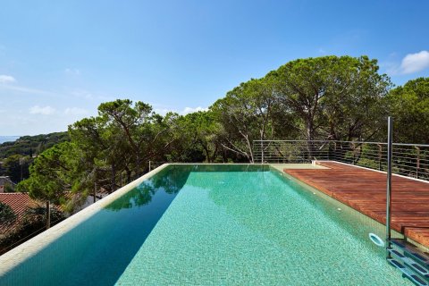 Villa de 4 dormitorios en venta en Lloret de Mar, Gerona, Cataluña, Spain № 986 - foto 17